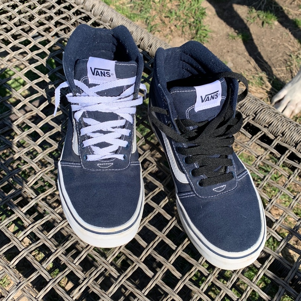Mens 7 Navy Blue High top Vans